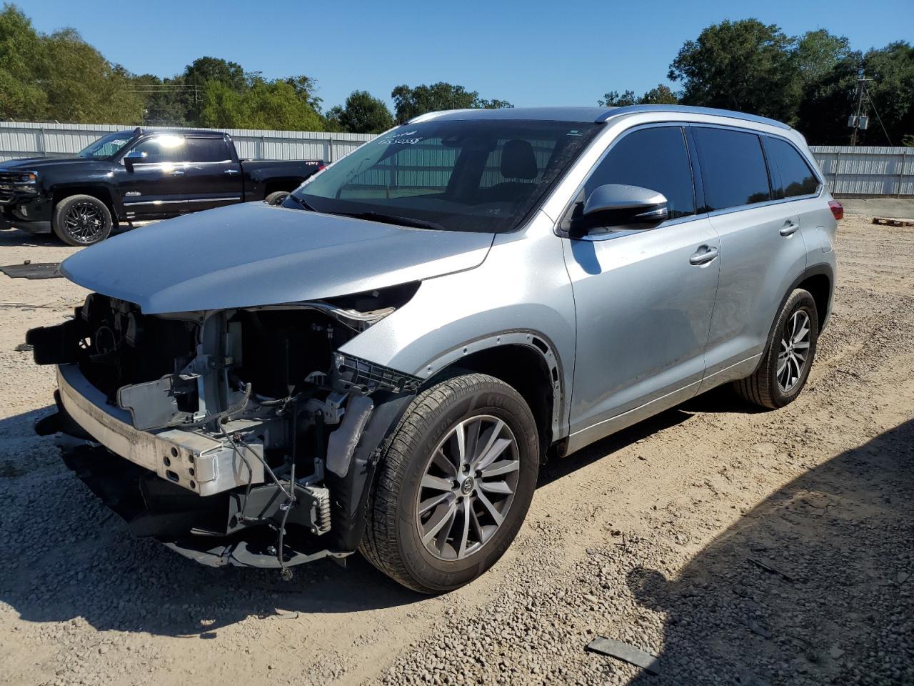 2017 Toyota Highlander Se - zdjęcie główne