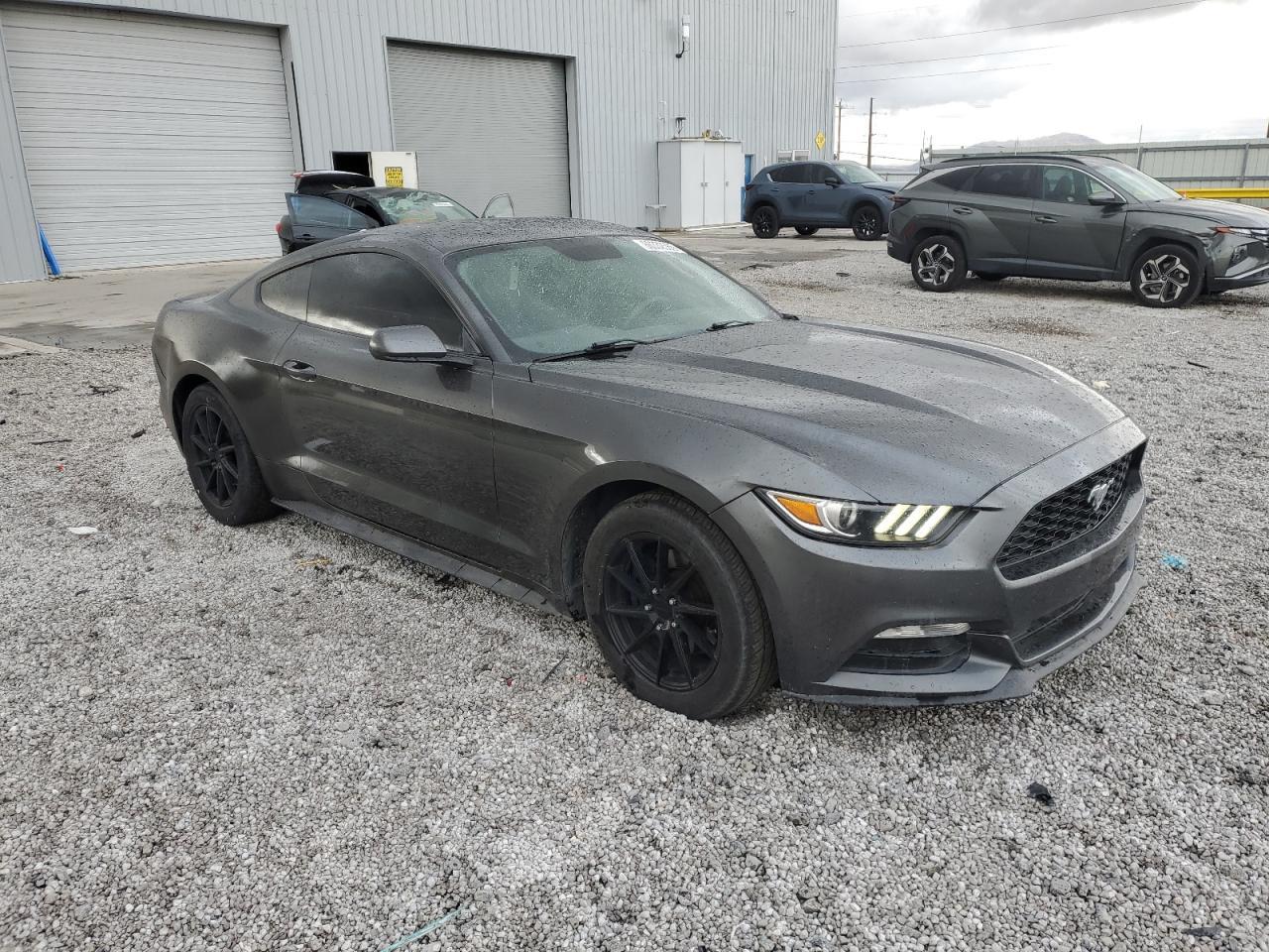 2017 Ford Mustang - zdjęcie 4