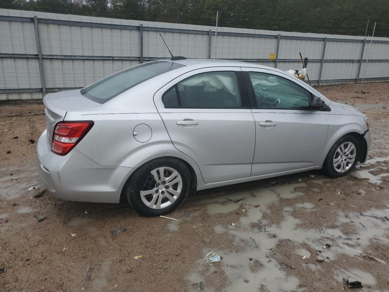 2019 Chevrolet Sonic Ls - zdjęcie 3