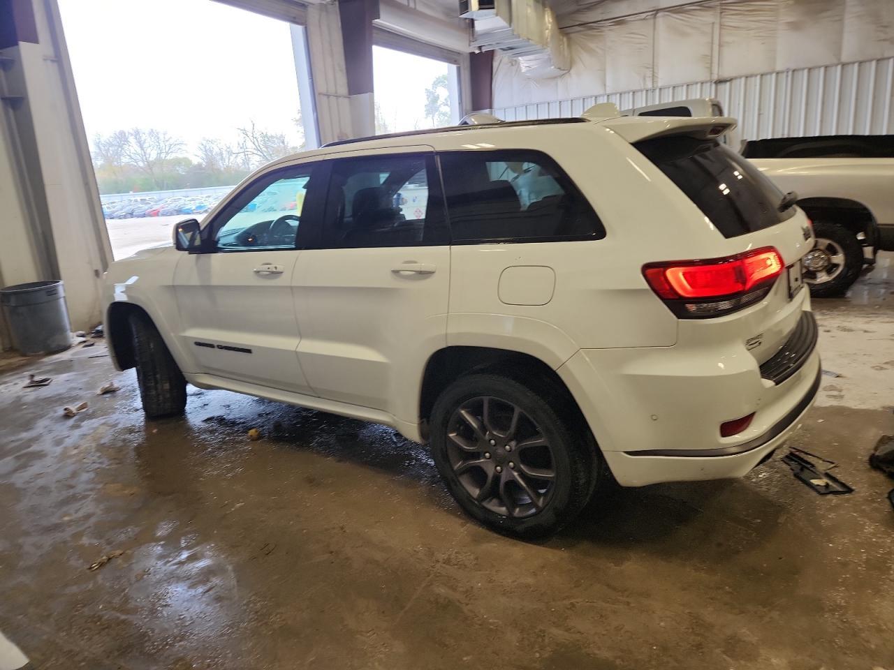 2020 Jeep Grand Cherokee Overland - zdjęcie 2