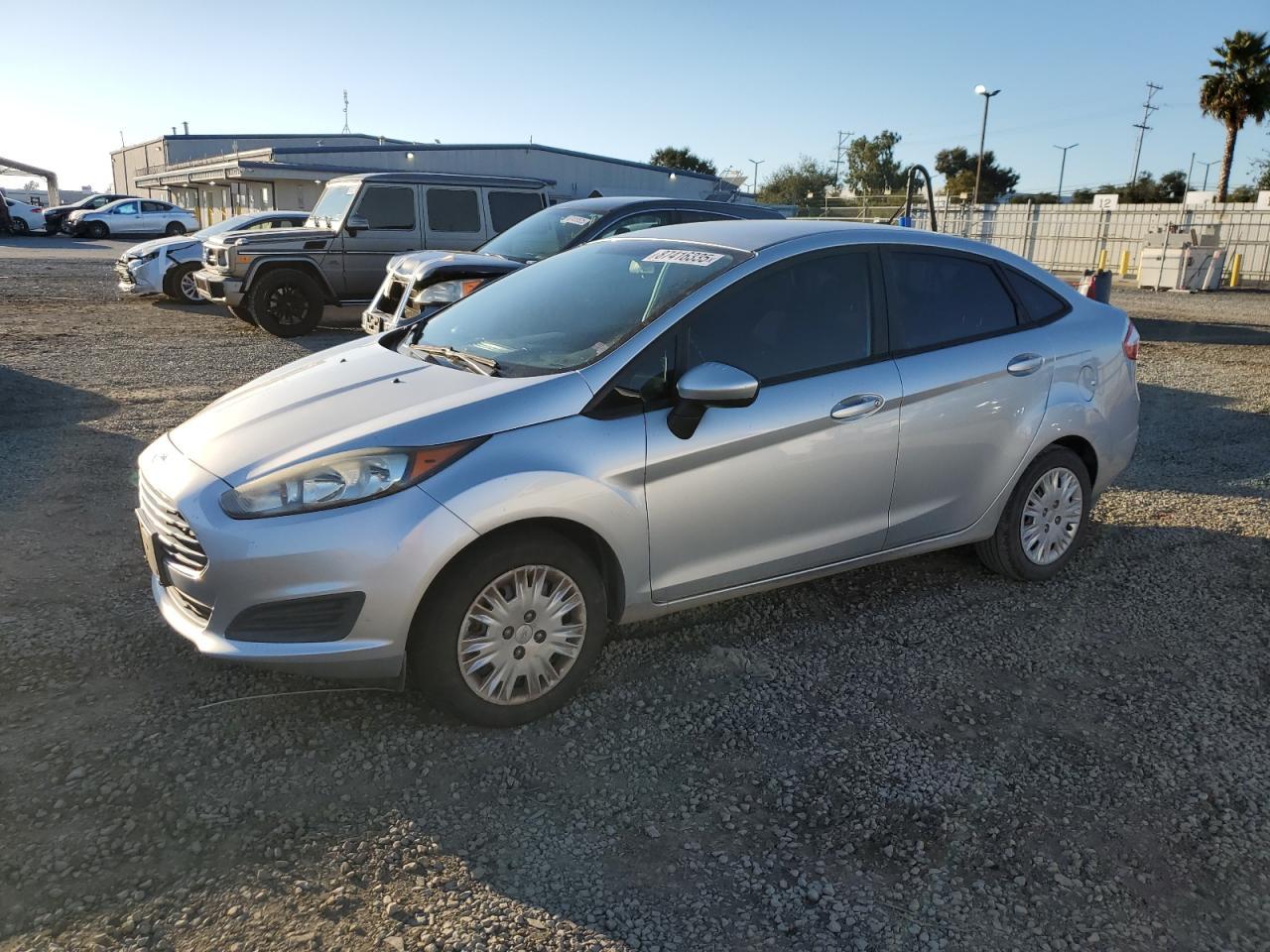 2016 Ford Fiesta S - zdjęcie główne
