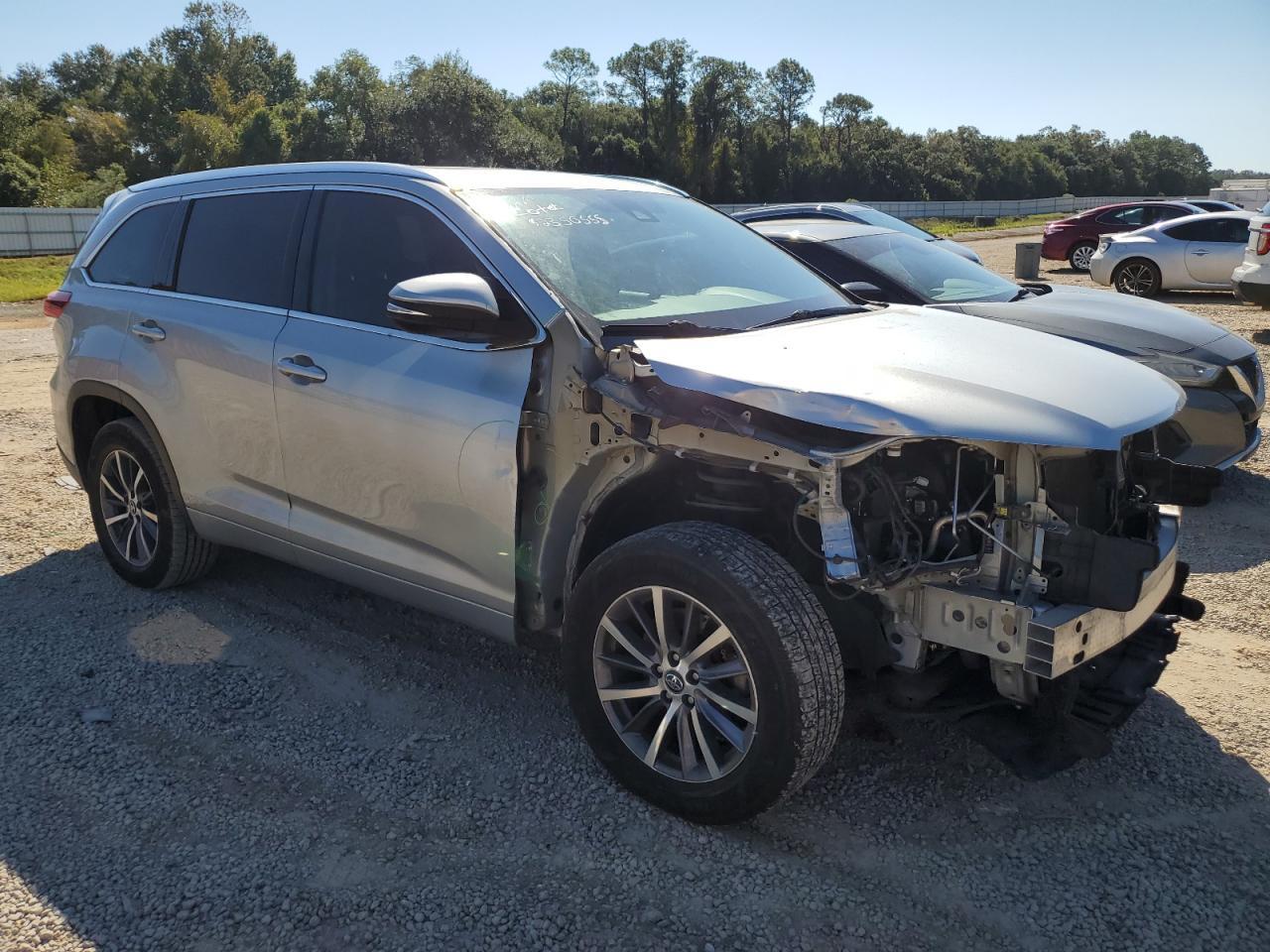 2017 Toyota Highlander Se - zdjęcie 4