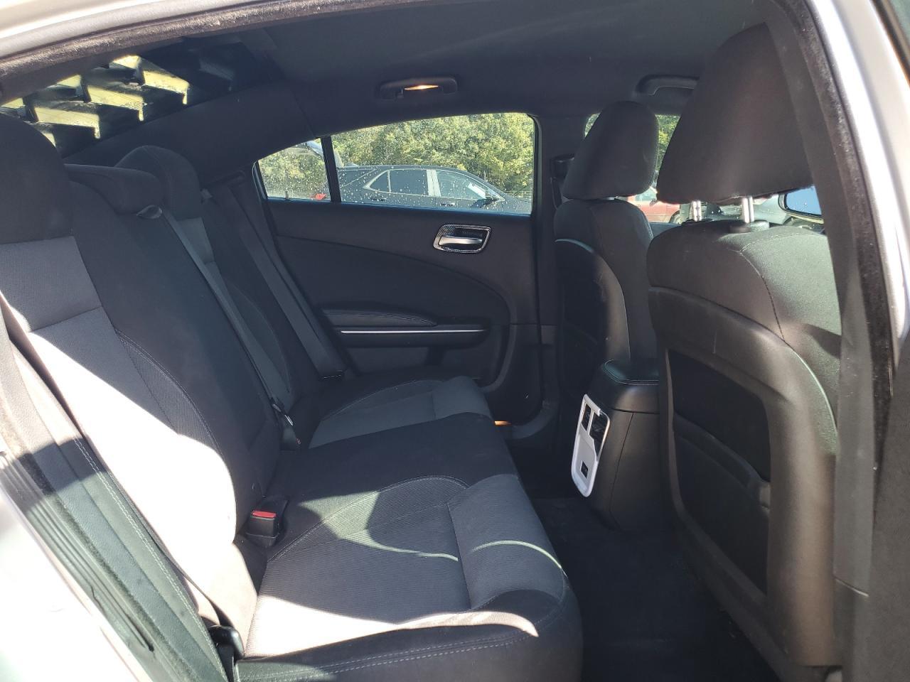 2015 Dodge Charger - zdjęcie 10