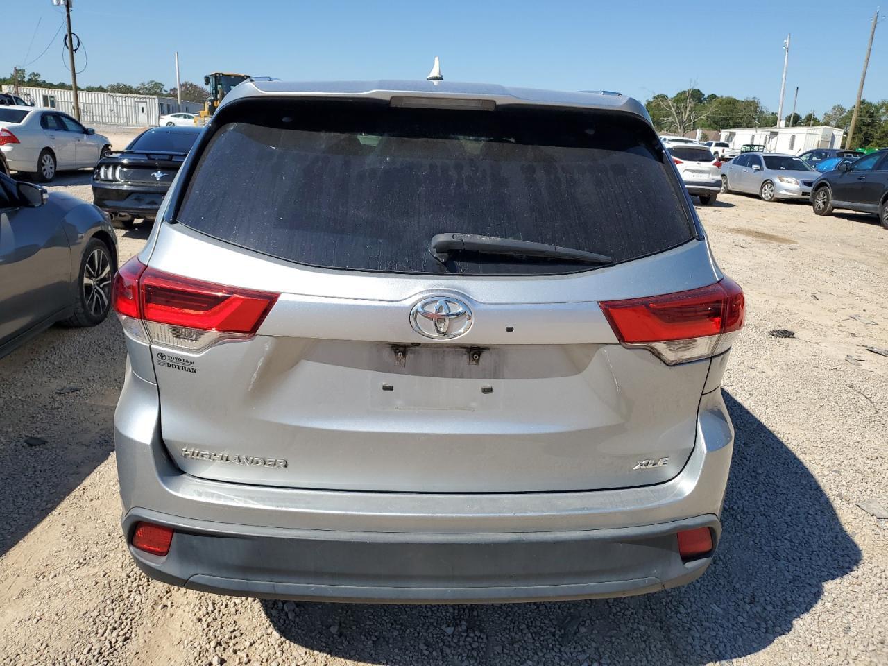 2017 Toyota Highlander Se - zdjęcie 6