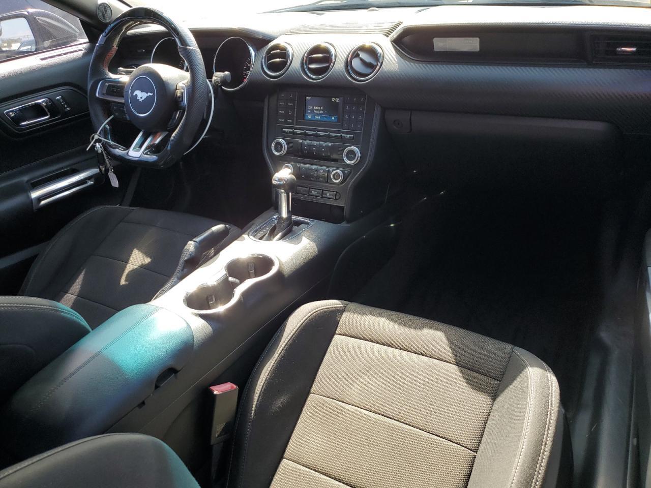 2017 Ford Mustang - zdjęcie 8