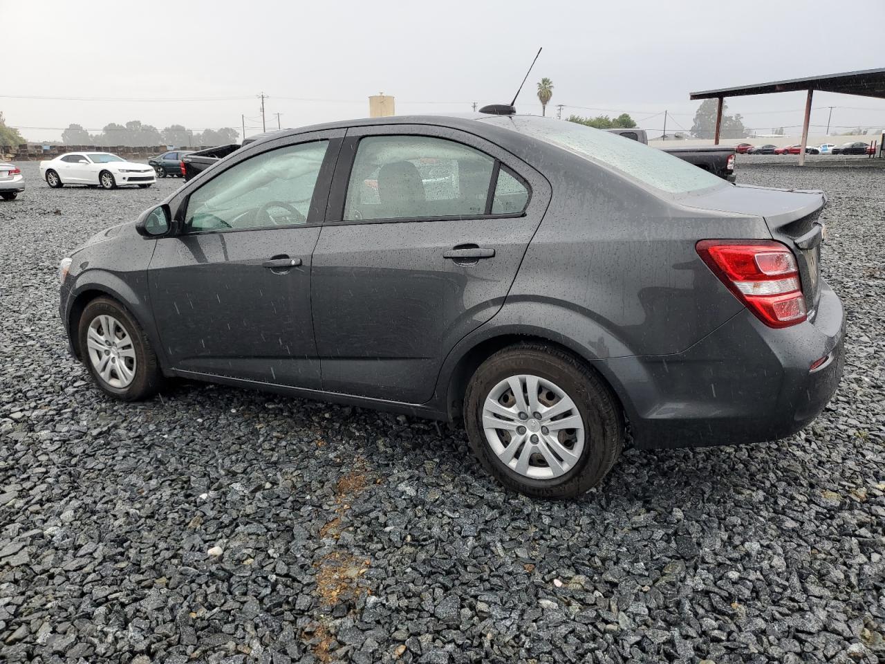 2017 Chevrolet Sonic - zdjęcie 2