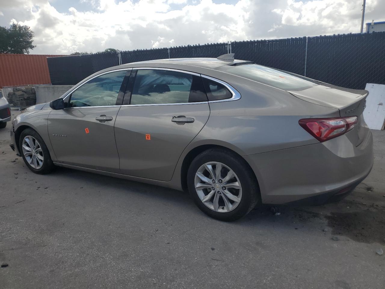 2022 Chevrolet Malibu Lt - zdjęcie 2