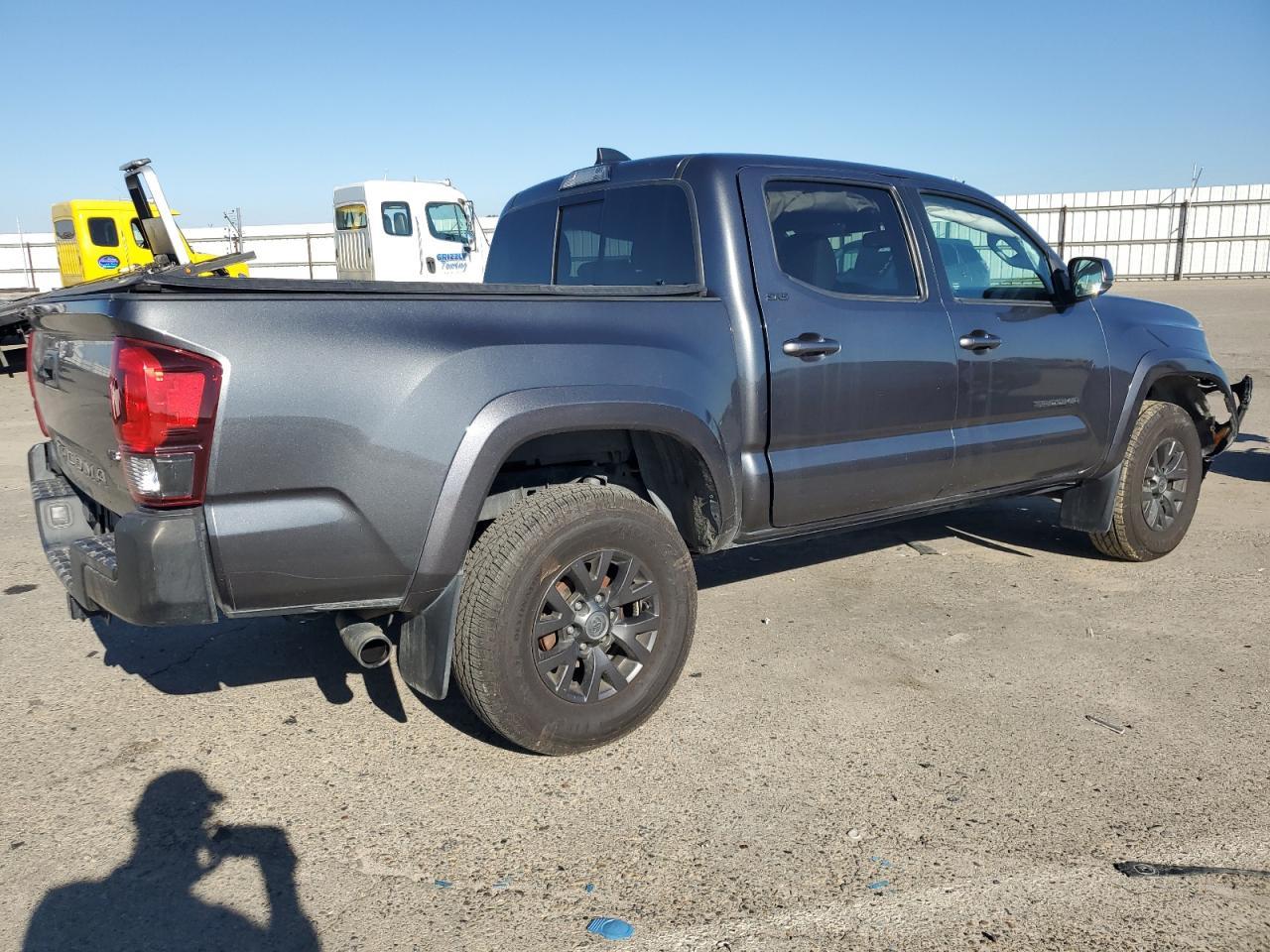 2021 Toyota Tacoma - zdjęcie 3