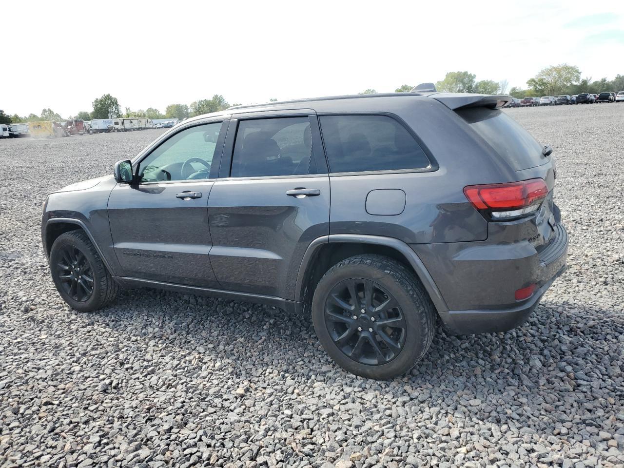 2018 Jeep Grand Cherokee - zdjęcie 2