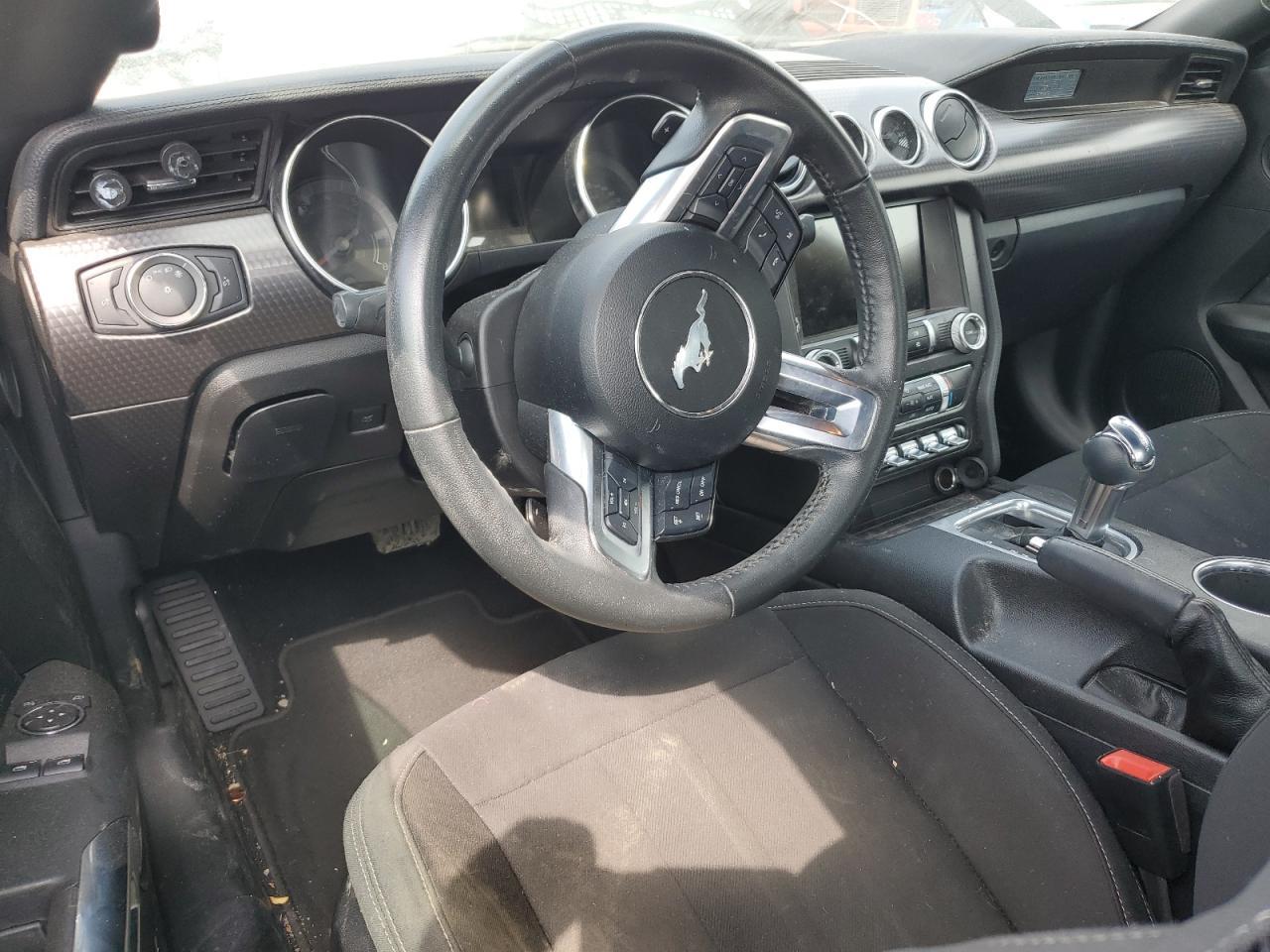 2020 Ford Mustang - zdjęcie 8