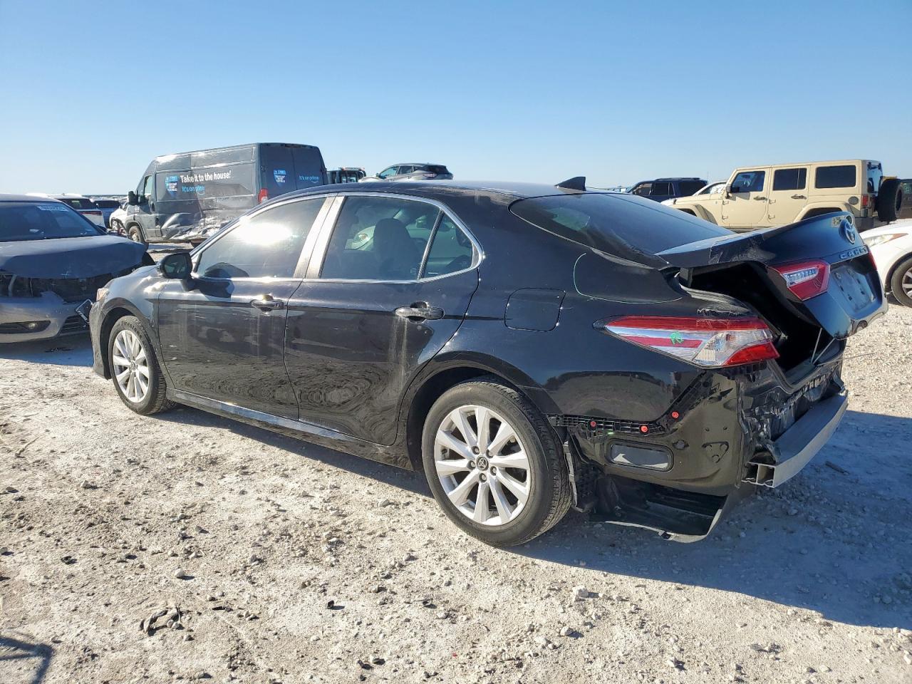 2020 Toyota Camry - zdjęcie 2