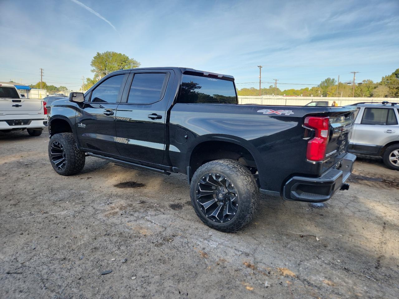 2021 Chevrolet Silverado K1500 Rst - zdjęcie 2