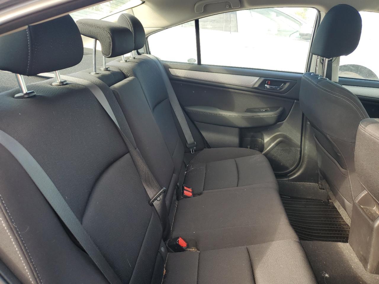 2017 Subaru Legacy - zdjęcie 10