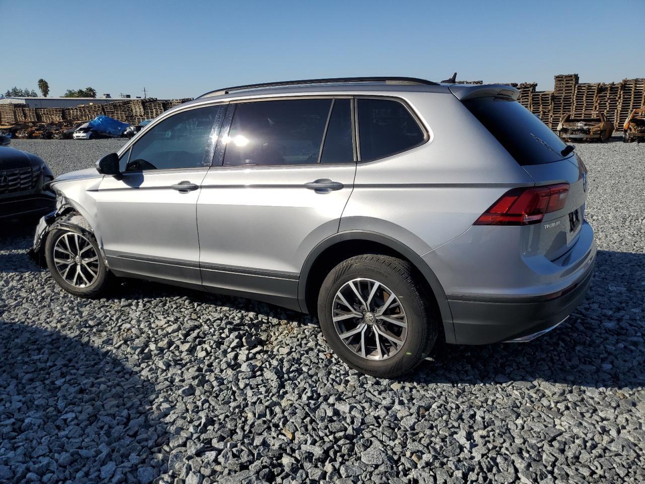 2021 Volkswagen Tiguan - zdjęcie 2