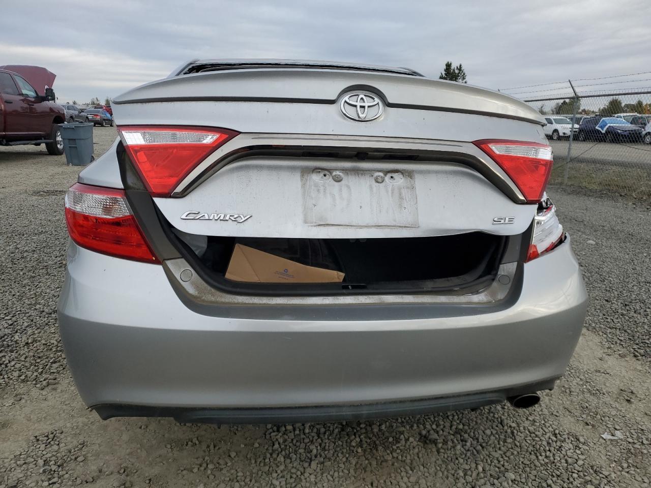 2016 Toyota Camry Le - zdjęcie 6