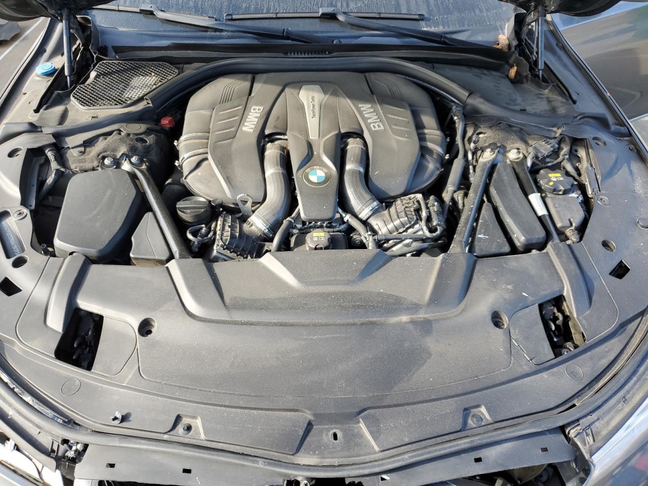 2016 BMW 750 Xi - zdjęcie 11