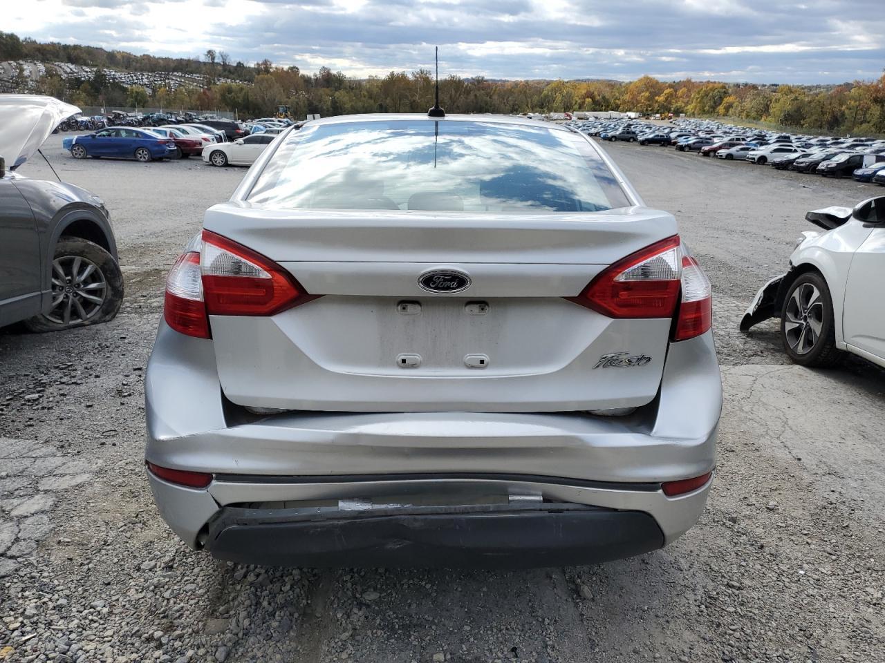 2014 Ford Fiesta - zdjęcie 6