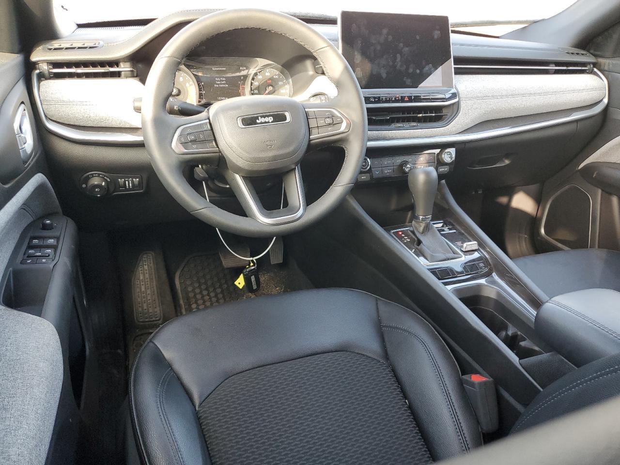 2024 Jeep Compass Latitude - zdjęcie 8