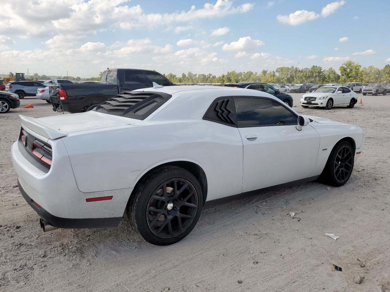 2016 Dodge Challenger R/T - zdjęcie 3