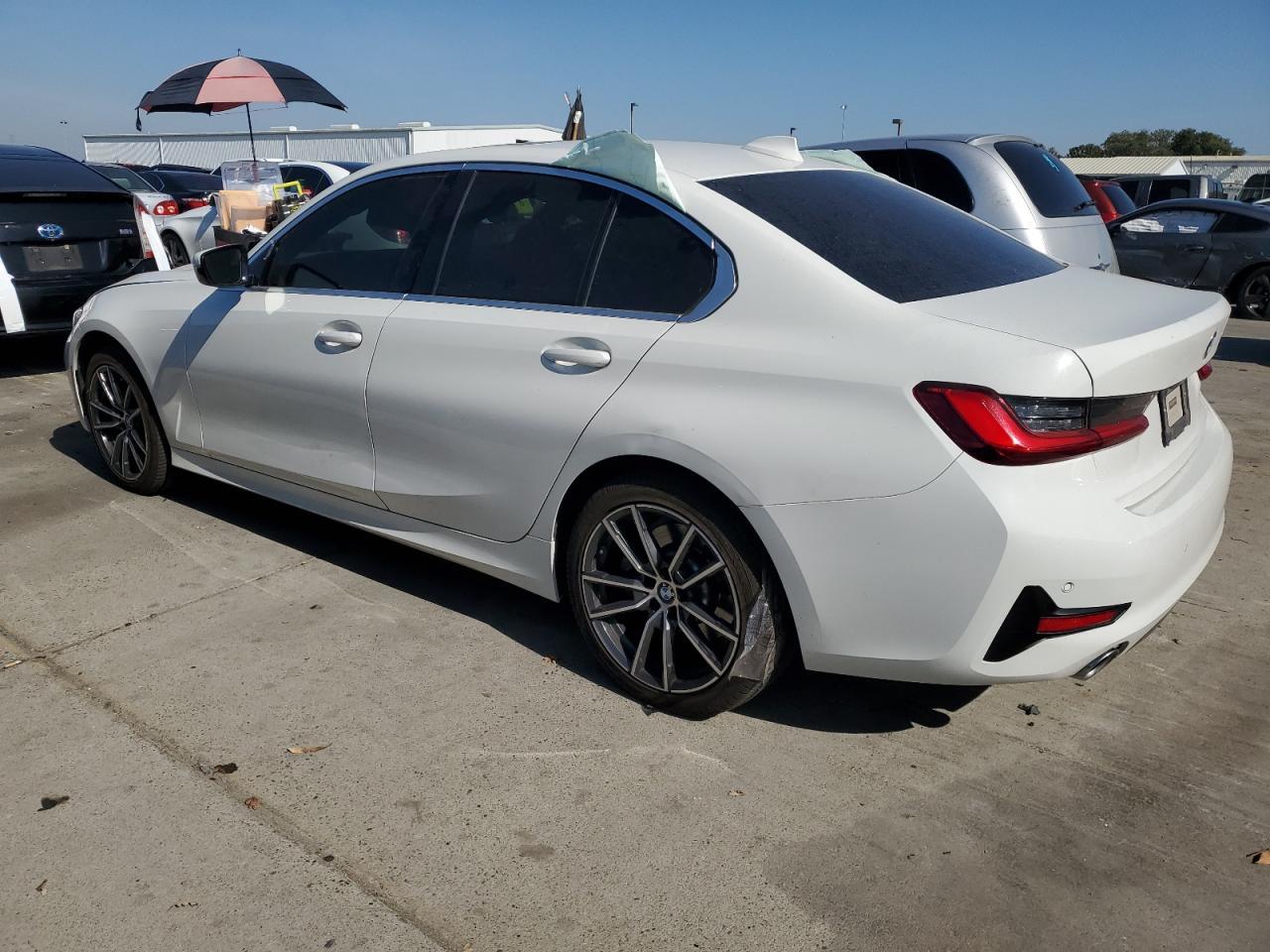 2021 BMW Seria 3 - zdjęcie 2