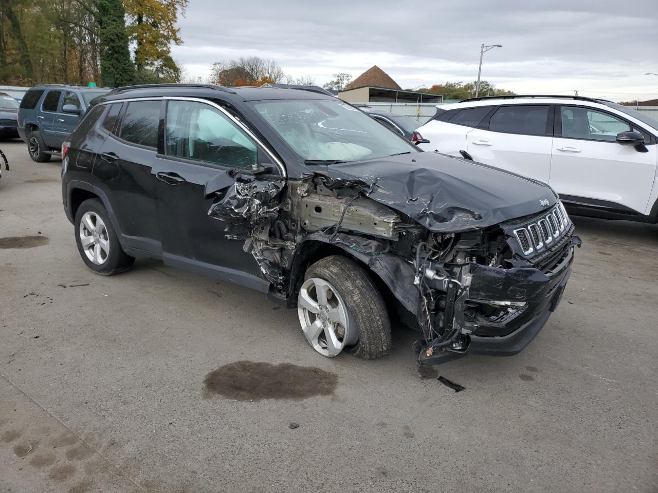 2021 Jeep Compass Latitude - zdjęcie 4