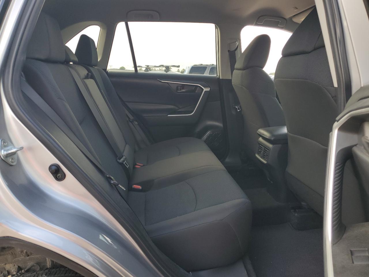 2023 Toyota RAV 4 - zdjęcie 11