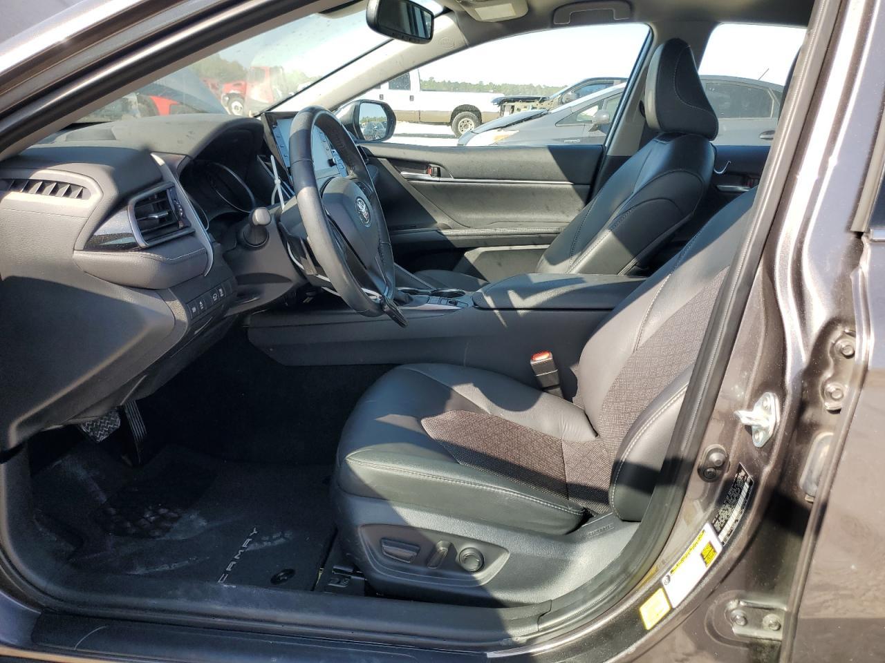 2024 Toyota Camry - zdjęcie 7