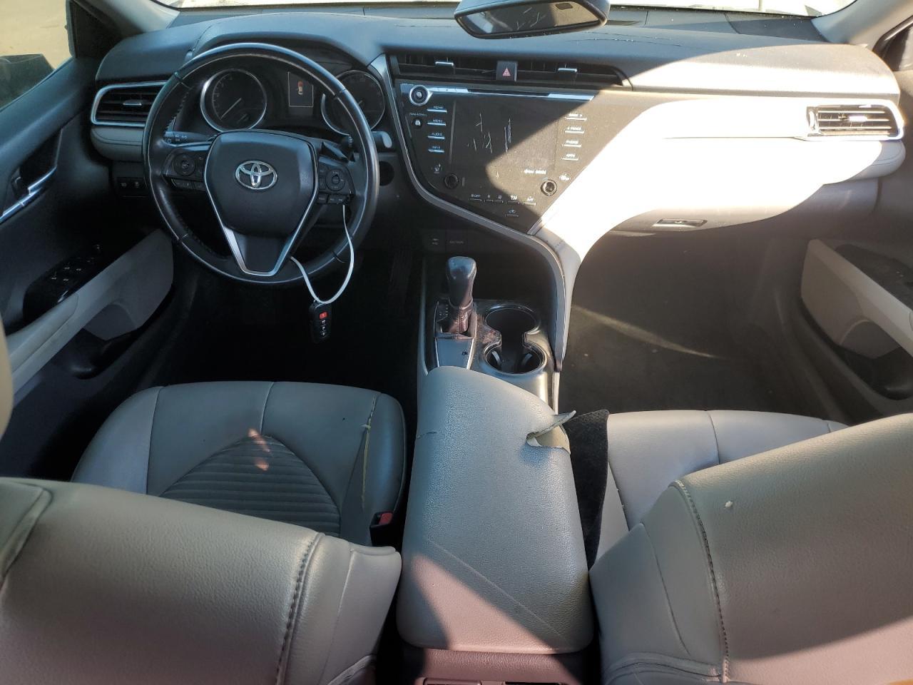 2018 Toyota Camry - zdjęcie 8