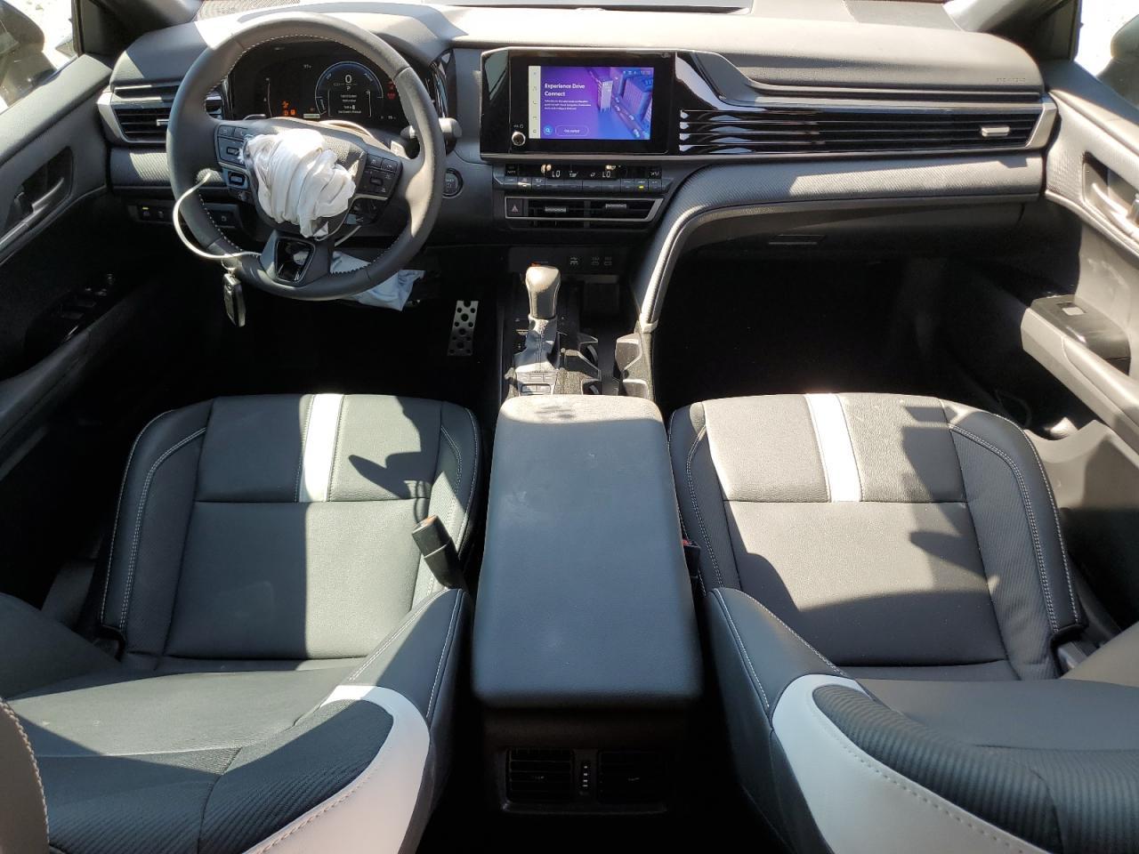 2025 Toyota Camry - zdjęcie 8