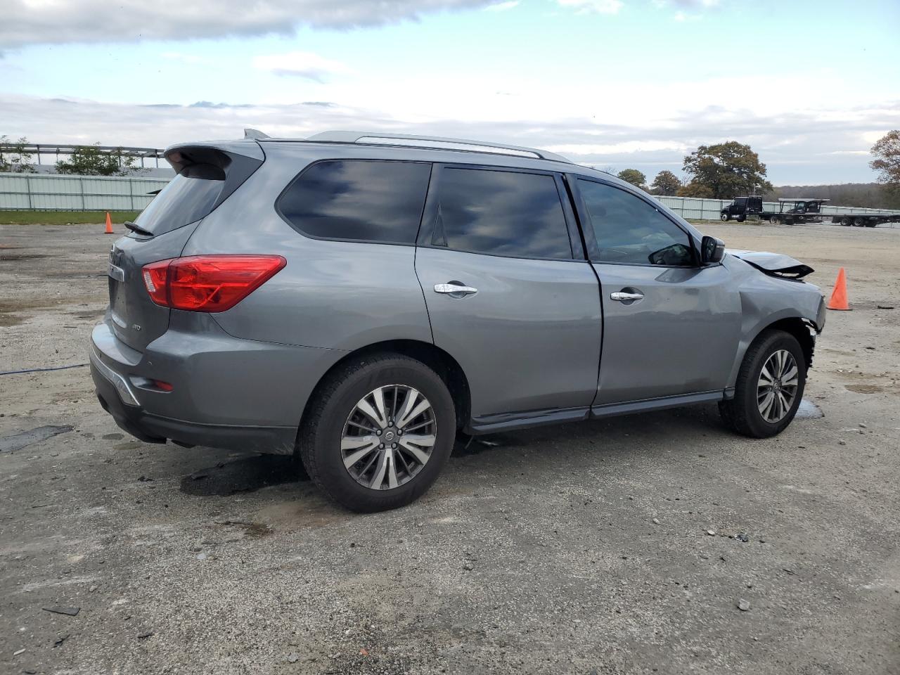 Nissan Pathfinder - zdjęcie 3