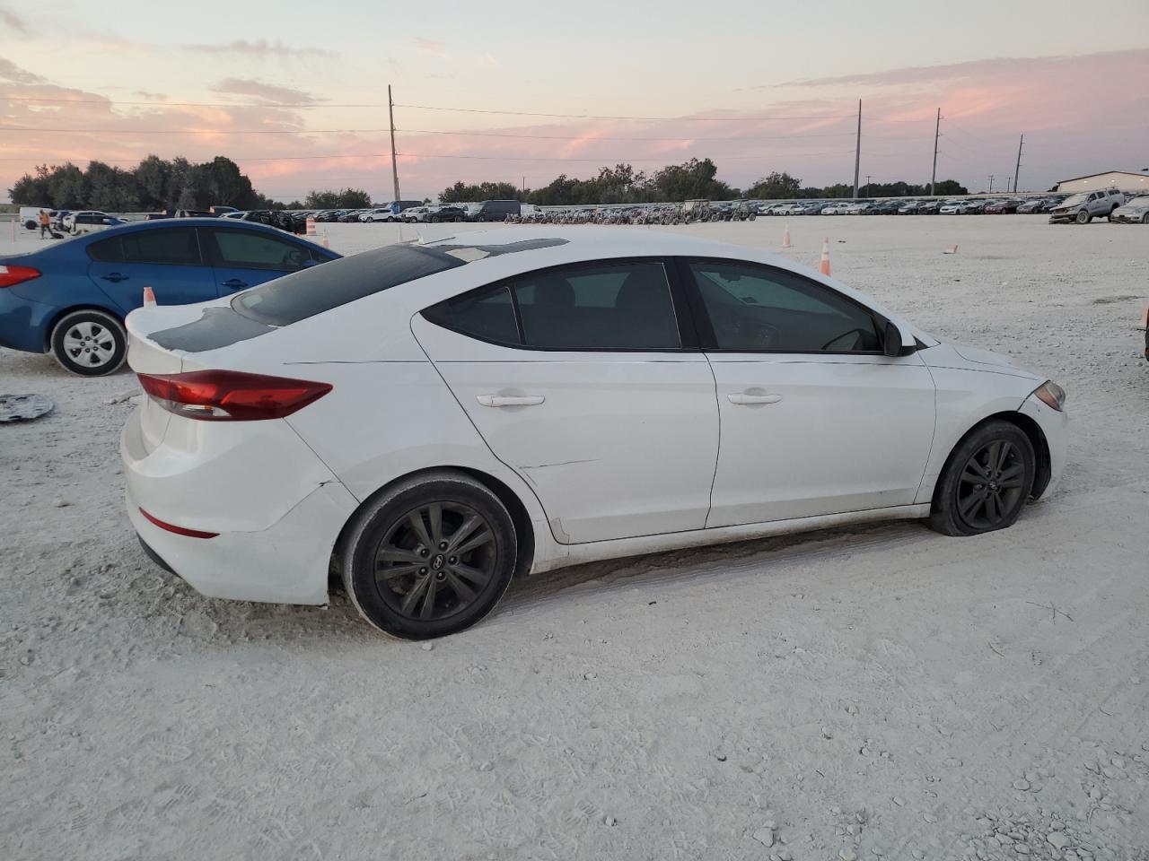 2017 Hyundai Elantra - zdjęcie 3