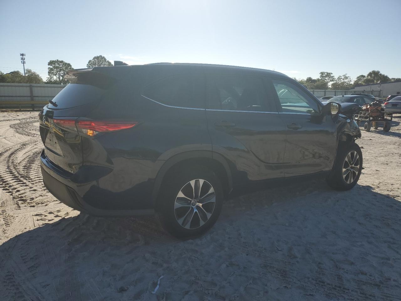 2021 Toyota Highlander Xle - zdjęcie 3