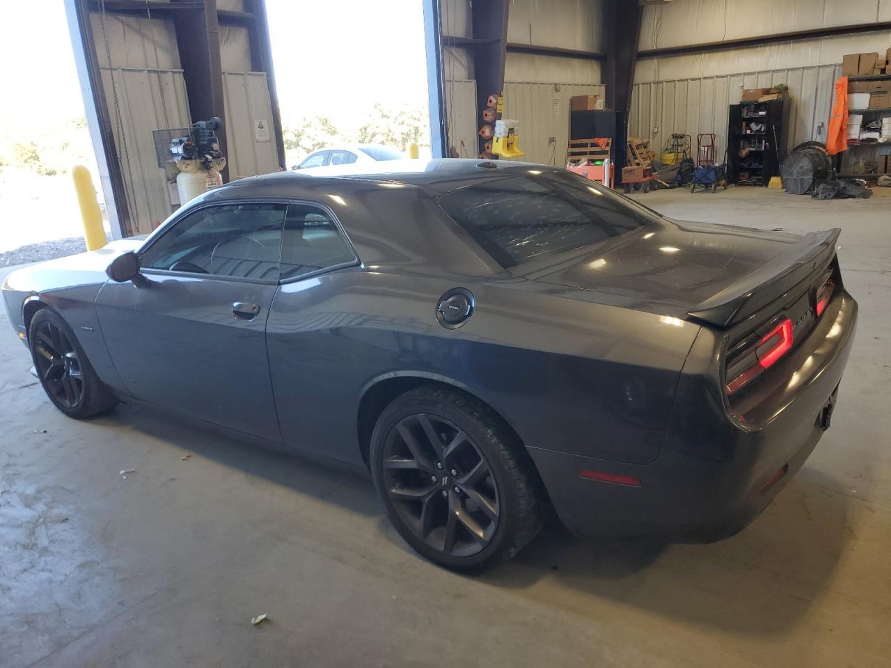 2019 Dodge Challenger - zdjęcie 2