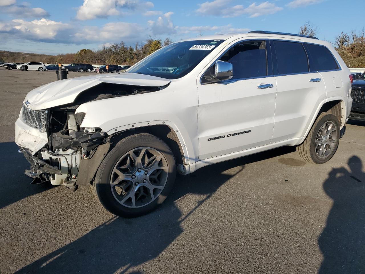 2021 Jeep Grand Cherokee Overland - zdjęcie główne