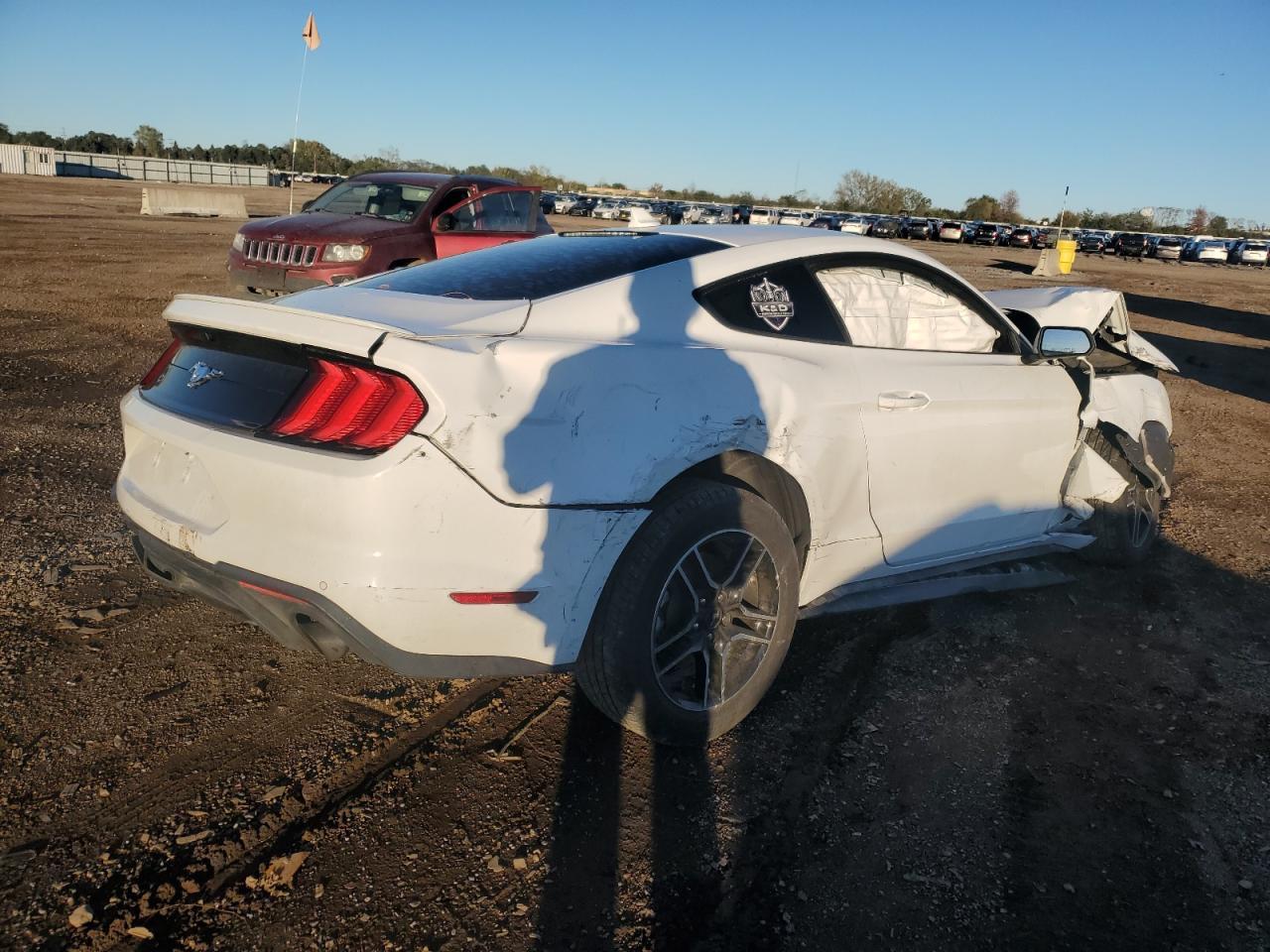 2021 Ford Mustang - zdjęcie 3