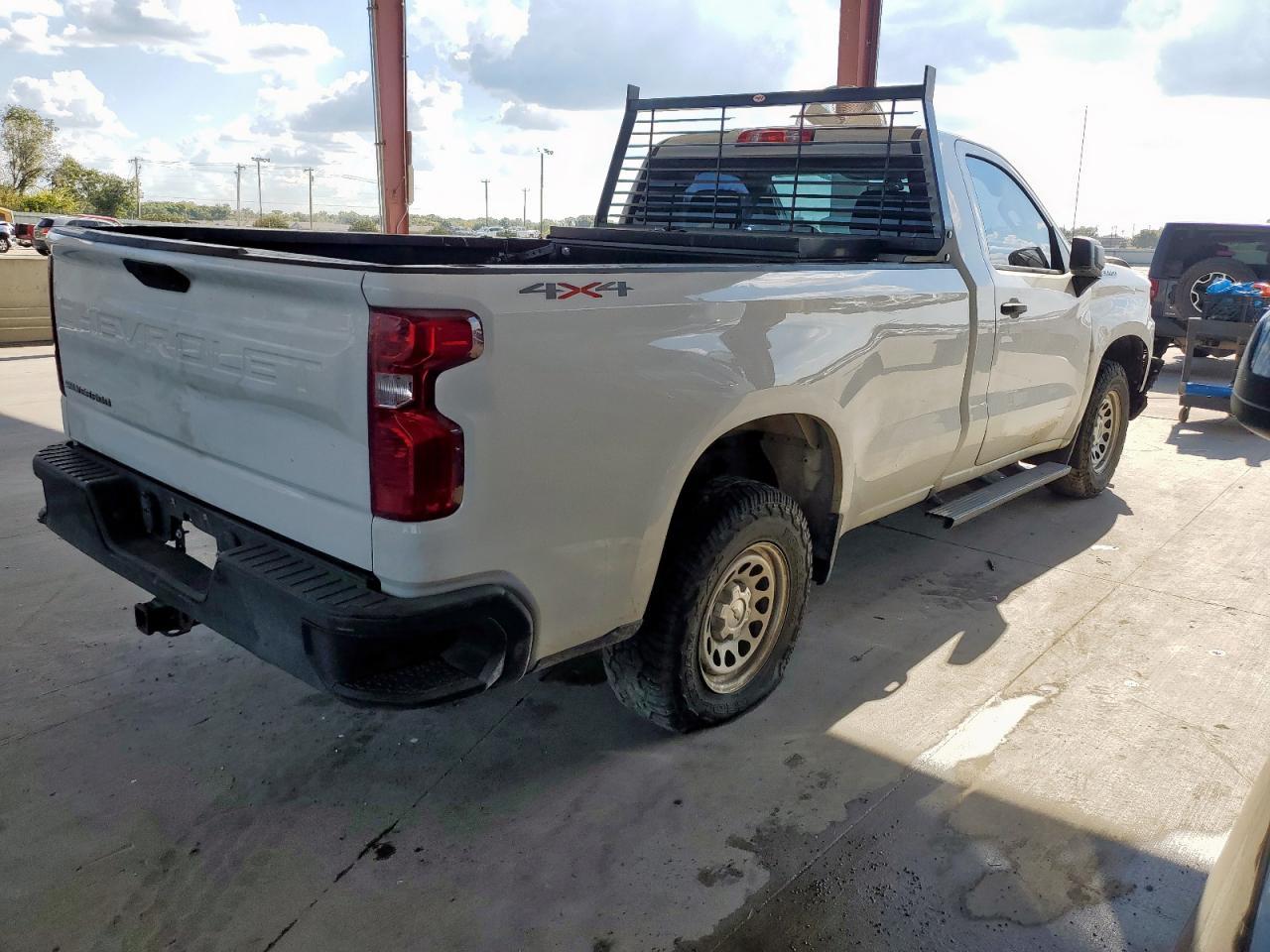 2021 Chevrolet Silverado - zdjęcie 3
