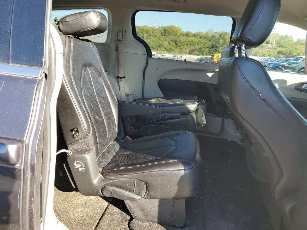 2020 Chrysler Voyager Lxi - zdjęcie 11