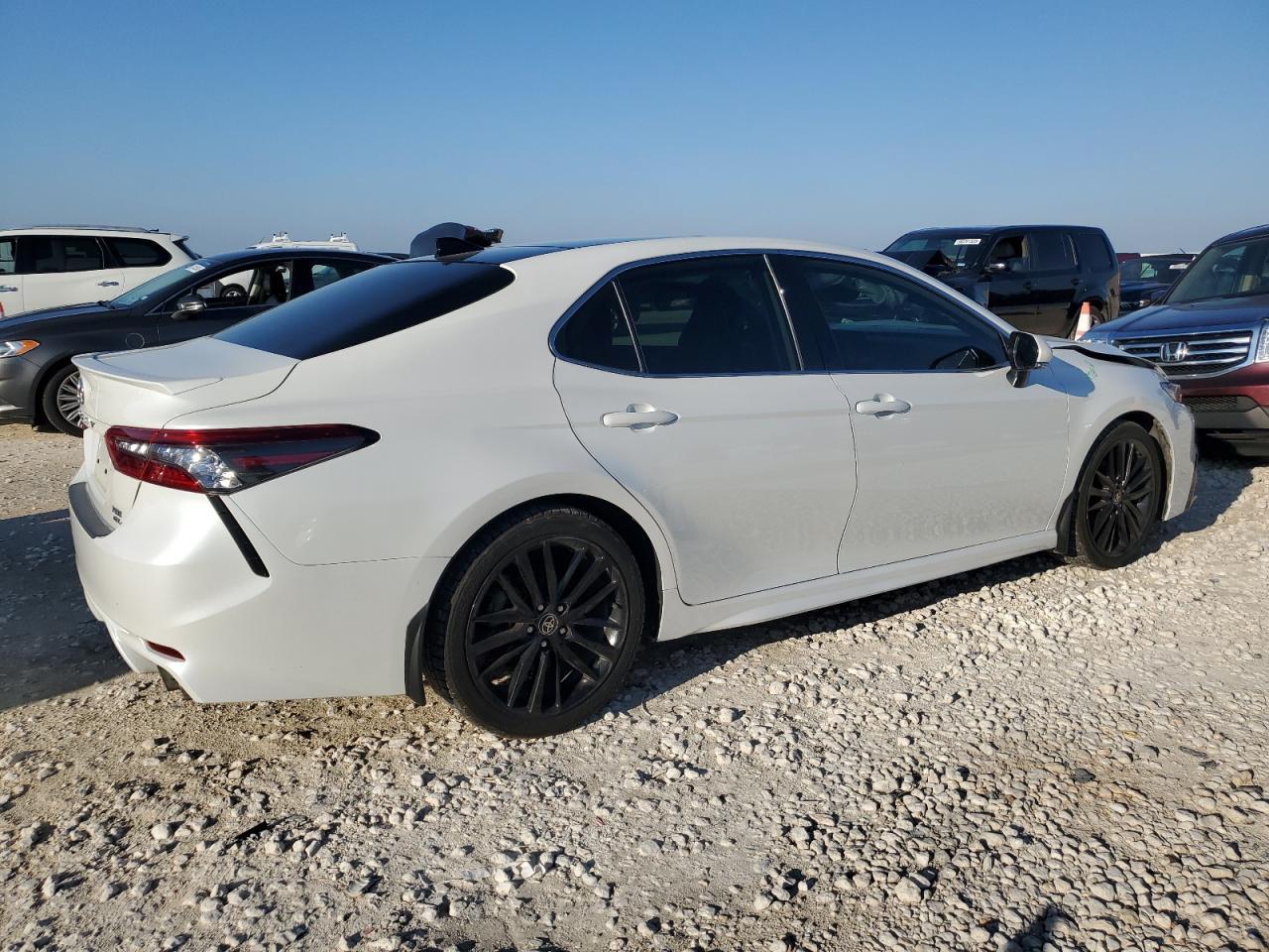 2022 Toyota Camry - zdjęcie 3