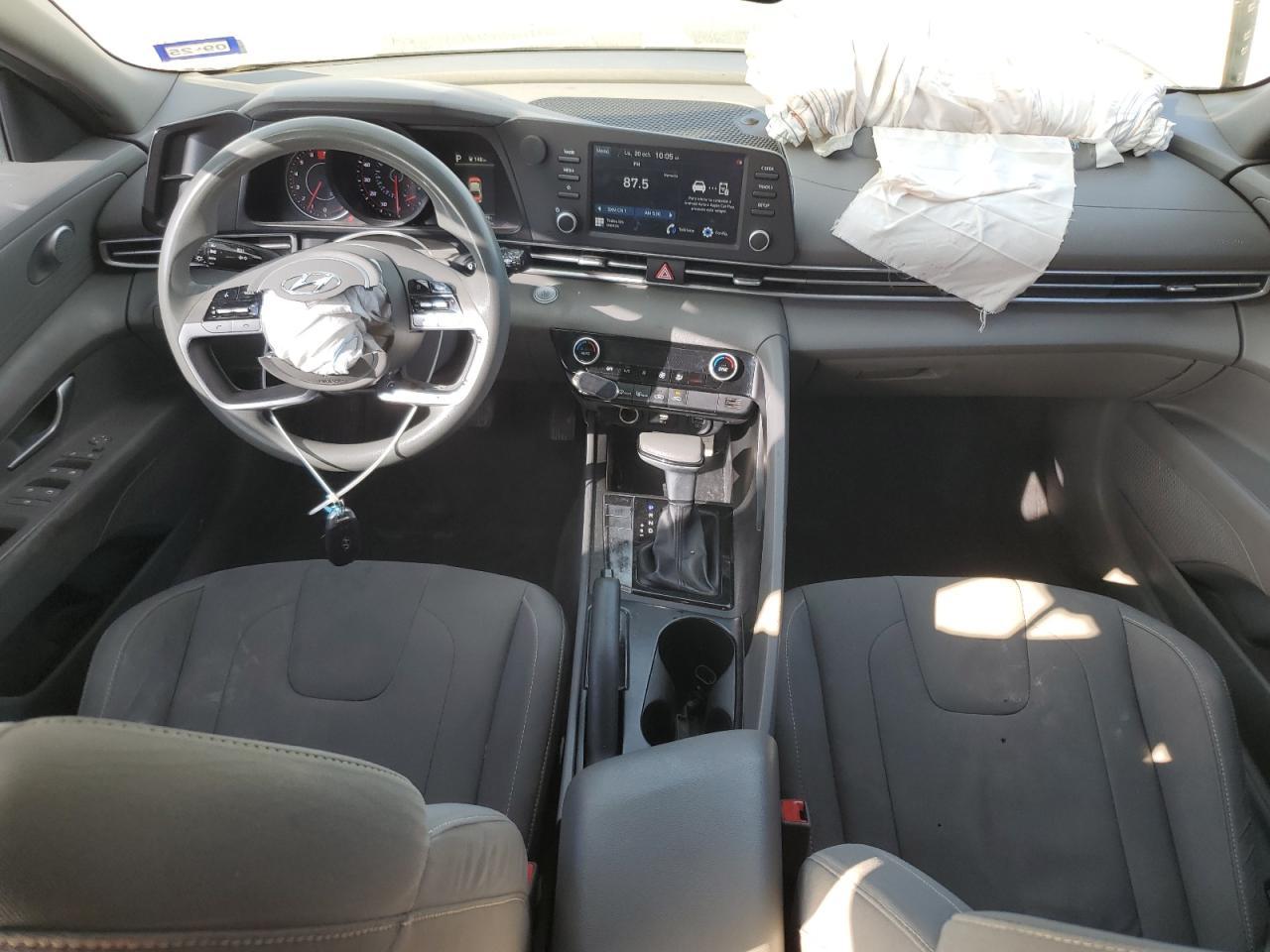 2021 Hyundai Elantra - zdjęcie 8