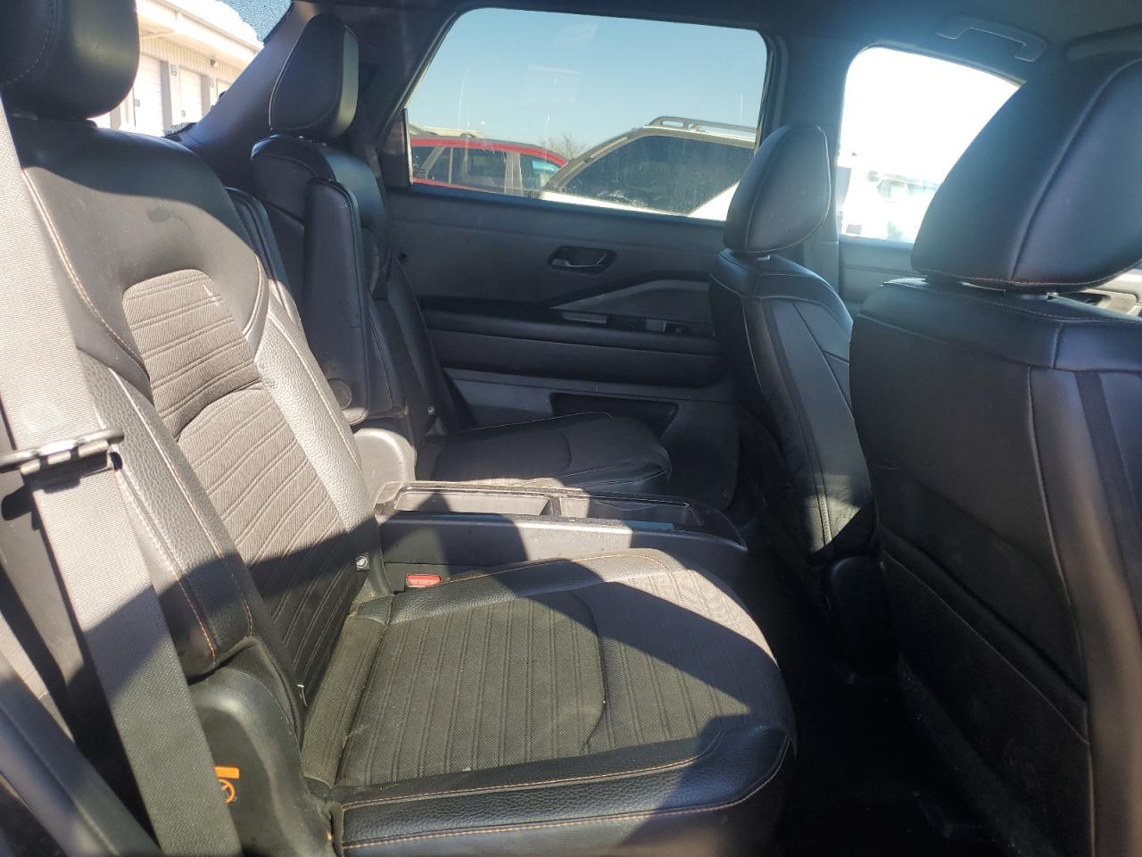 2024 Nissan Pathfinder - zdjęcie 11