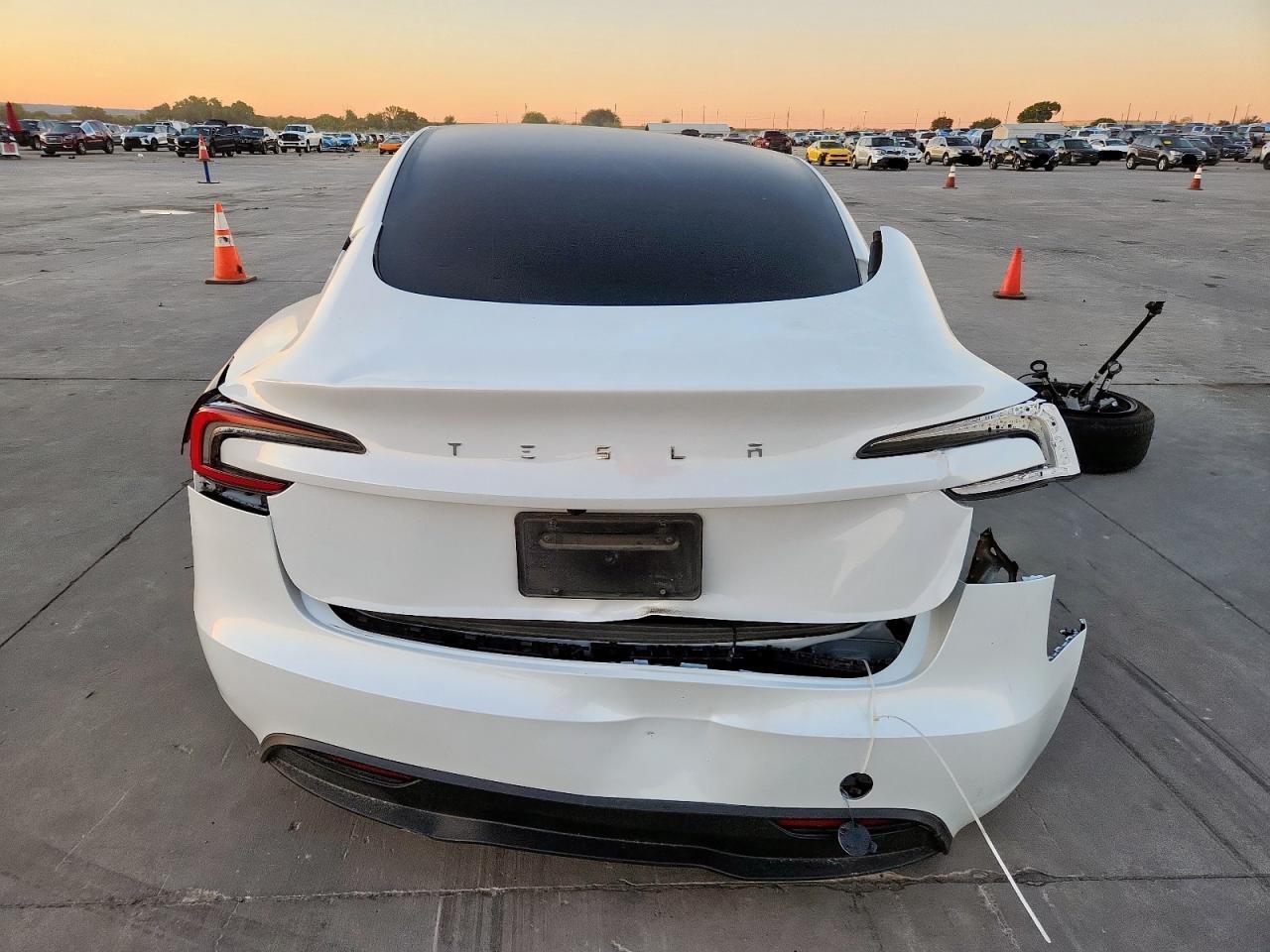 2024 Tesla Model 3 - zdjęcie 10