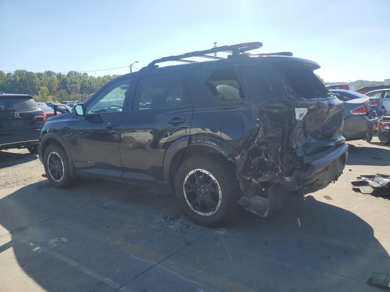 2024 Nissan Pathfinder - zdjęcie 2