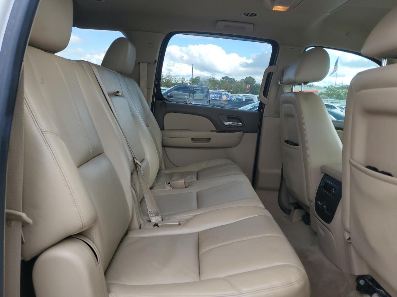 2013 Chevrolet Suburban C1500 Lt - zdjęcie 11