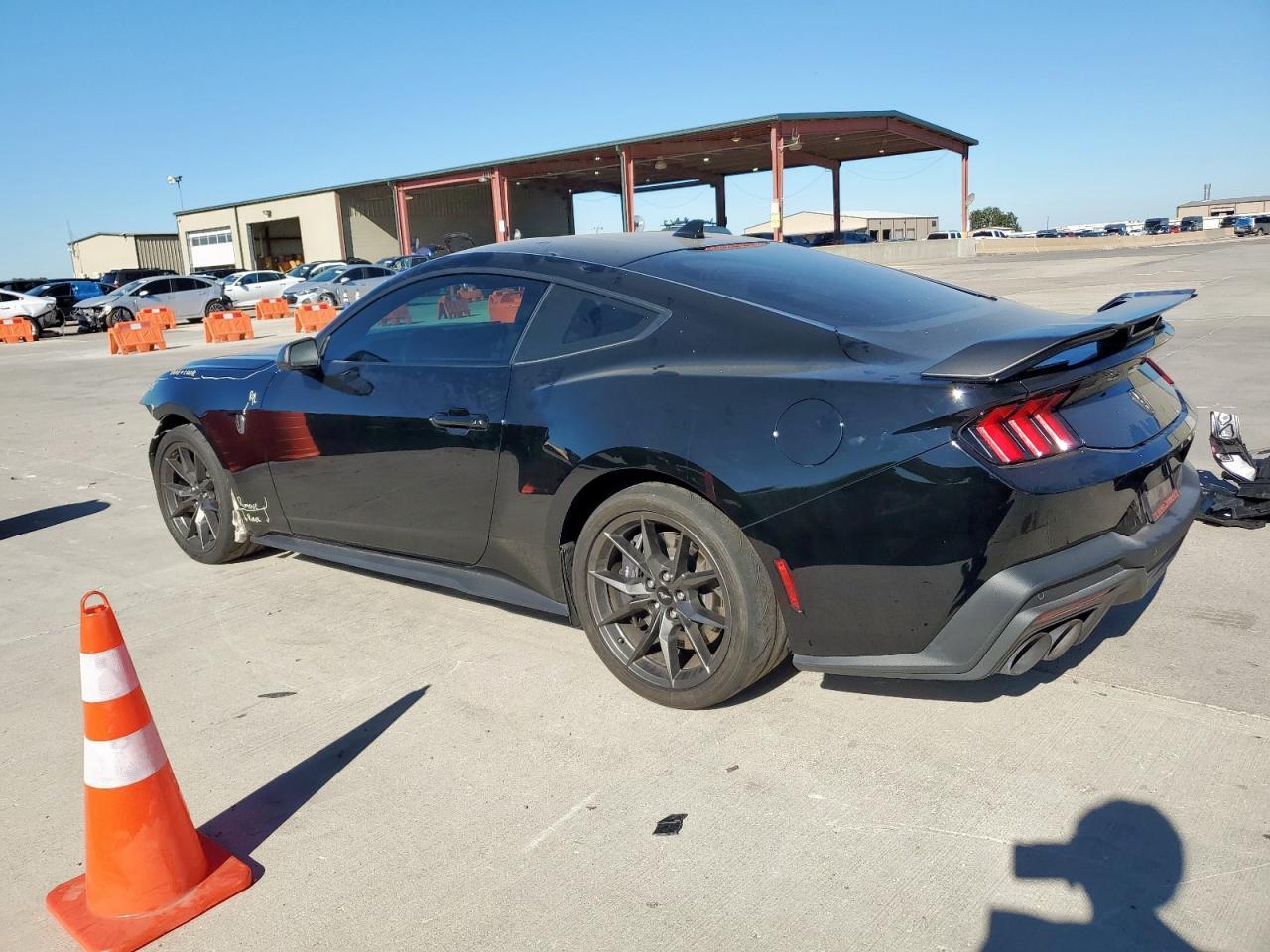 2024 Ford Mustang - zdjęcie 2