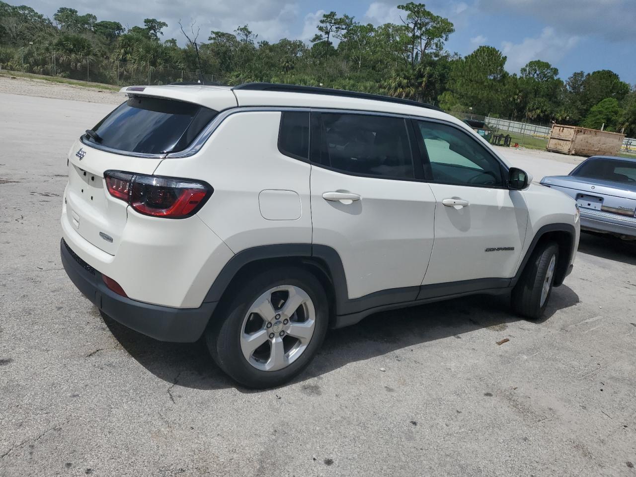 2021 Jeep Compass Latitude - zdjęcie 3