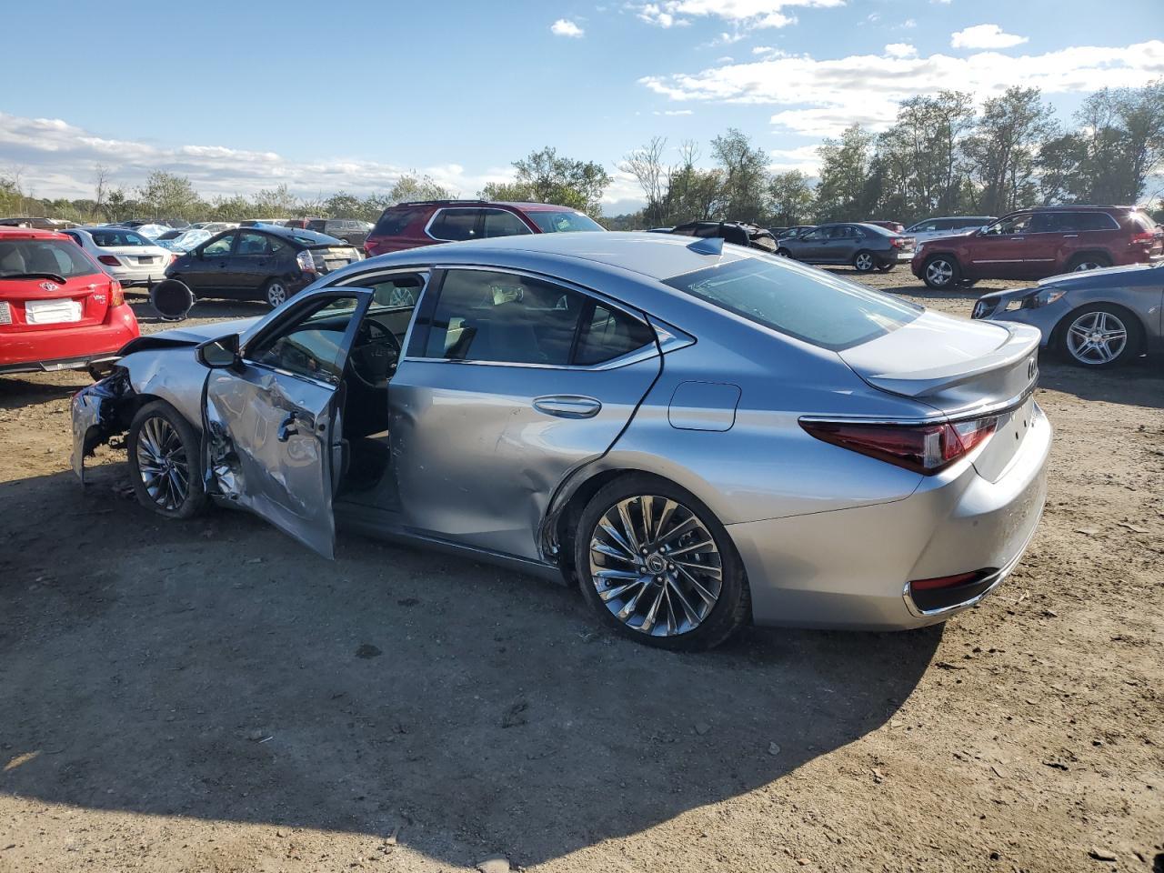 2025 Lexus ES - zdjęcie 2