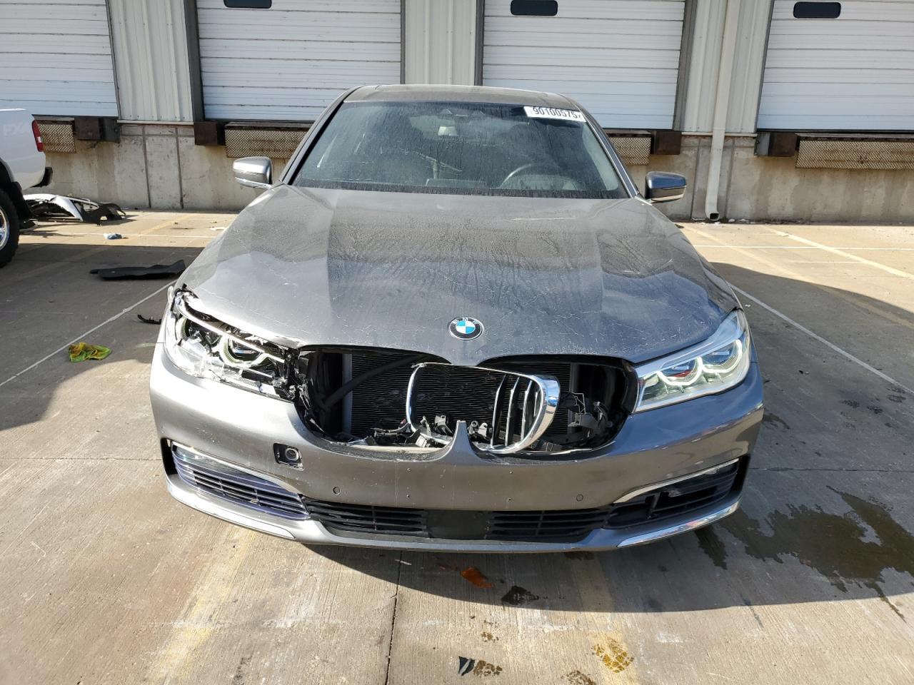 2016 BMW 750 Xi - zdjęcie 5