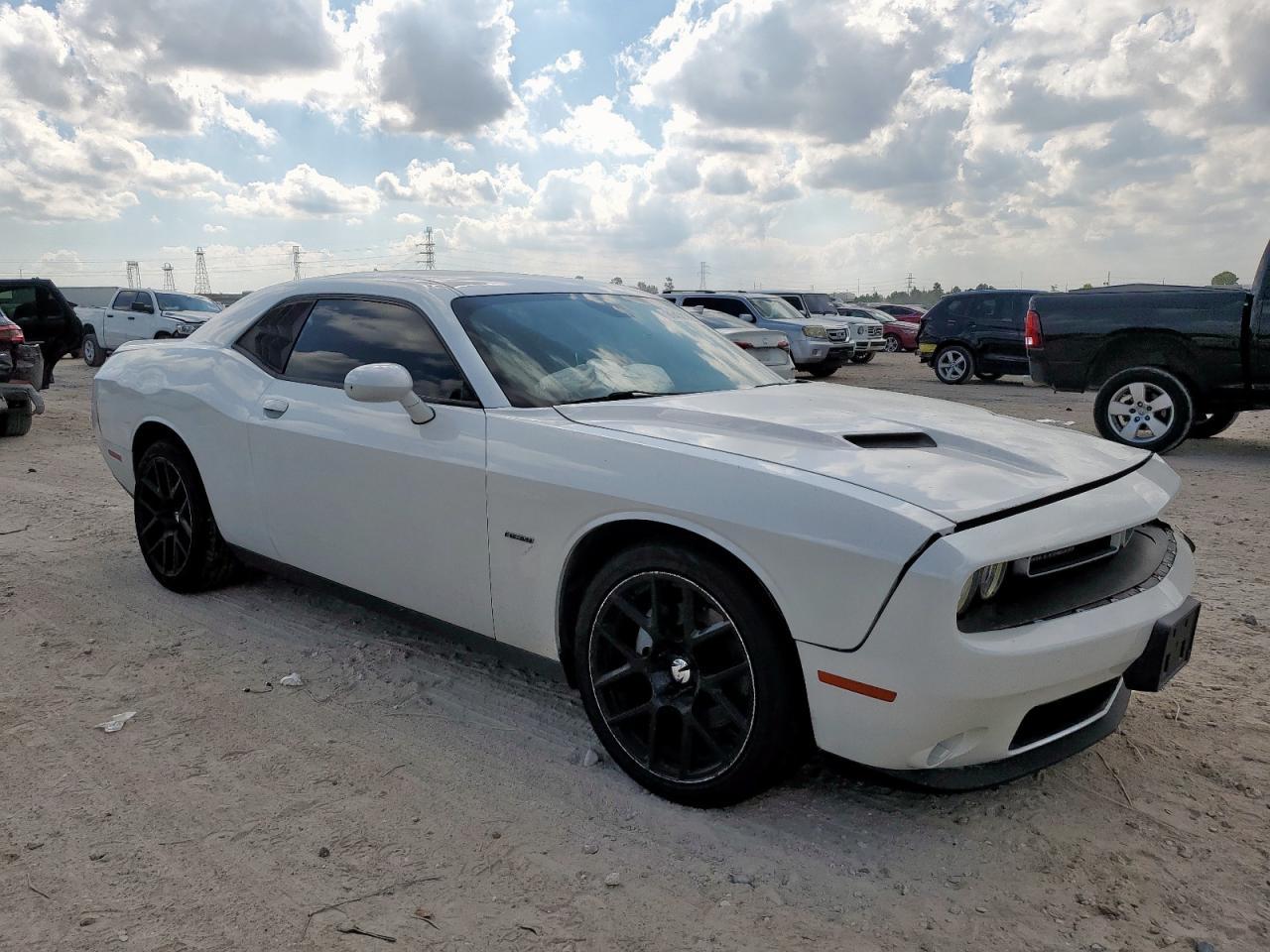 2016 Dodge Challenger R/T - zdjęcie 4