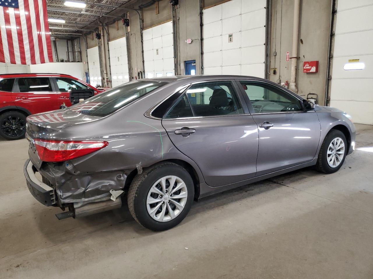 2016 Toyota Camry Le - zdjęcie 3