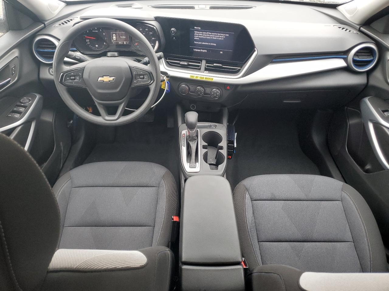 2025 Chevrolet Trax Ls - zdjęcie 8